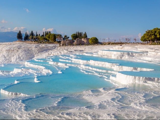 Awesome places to hitchhike in Turkey - Pamukkale - Journal of Nomads