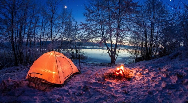Hitchhiking in winter - camping - Journal of Nomads