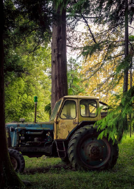Hitchhiking in Georgia - rusty cars - Journal of Nomads