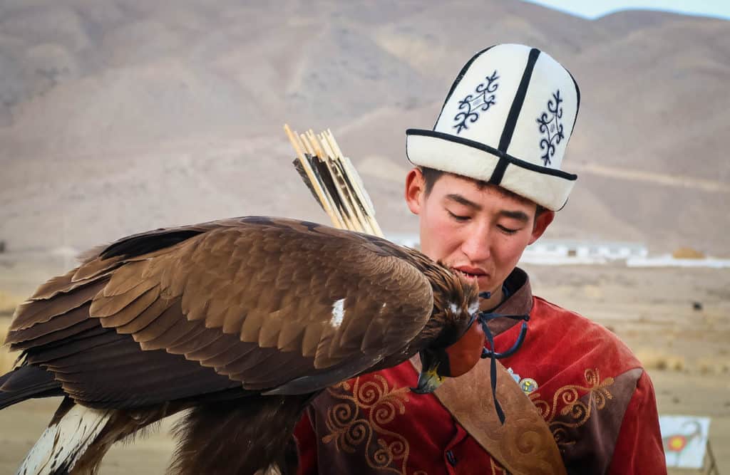 Rondreis Kirgizië in het Voor- en Najaar 2026: Avontuur, Canyons & Nomadencultuur 37 The Golden Eagle Hunters of Kyrgyzstan – About the ancient tradition of eagle hunting & where to see it – Journal of Nomads