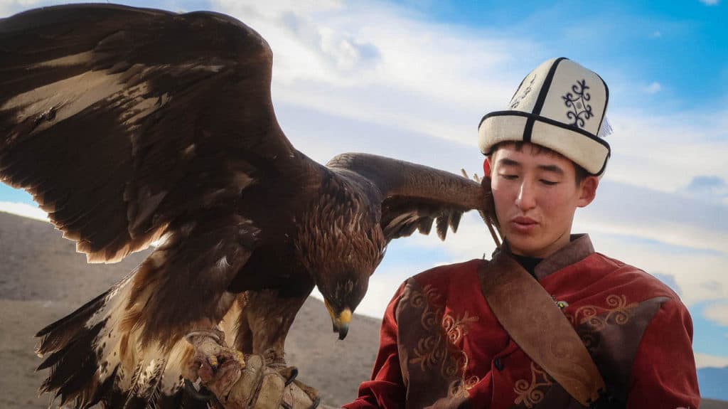 Rondreis Kirgizië in het Voor- en Najaar 2026: Avontuur, Canyons & Nomadencultuur 8 The Ultimate Travel guide for backpacking in Kyrgyzstan - Journal of Nomads - eagle hunters in Kyrgyzstan