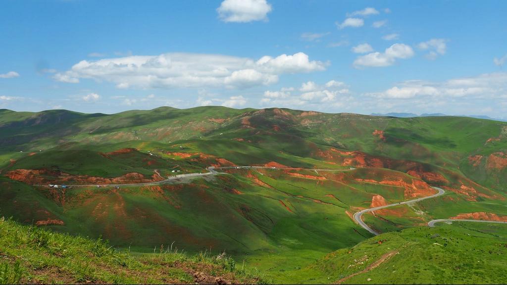 Hiking near Osh in Kyrgyzstan - Be a Nomad Hike 6 Trekking in Kyrgyzstan - mountains of central asia -beautiful jailoo Kyrgyzstan - Journal of nomads