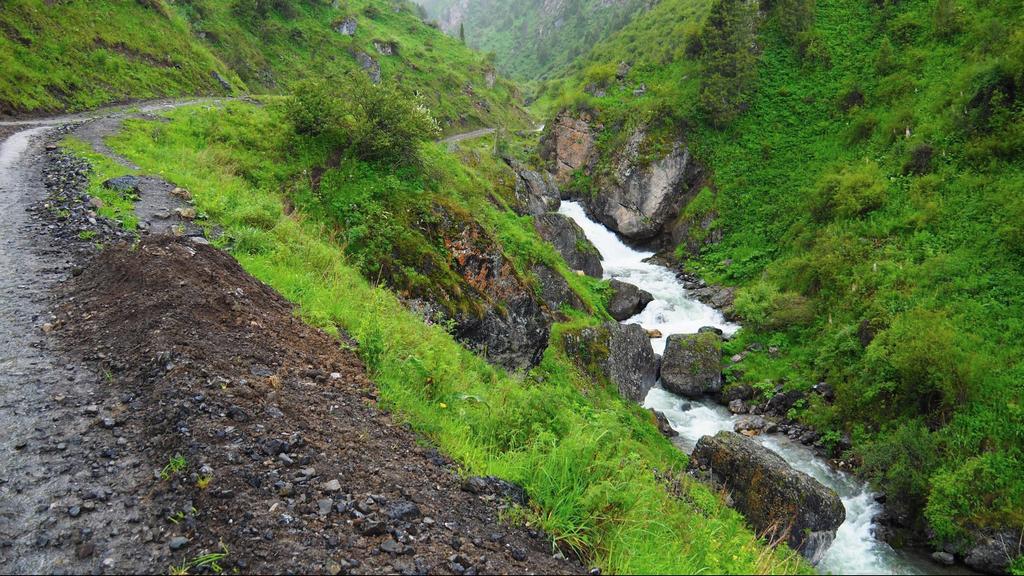 Hiking near Osh in Kyrgyzstan - Be a Nomad Hike 11 Trekking near Osh Kyrgyzstan - mountain road - rain in Kyrgyzstan - Journal of nomads