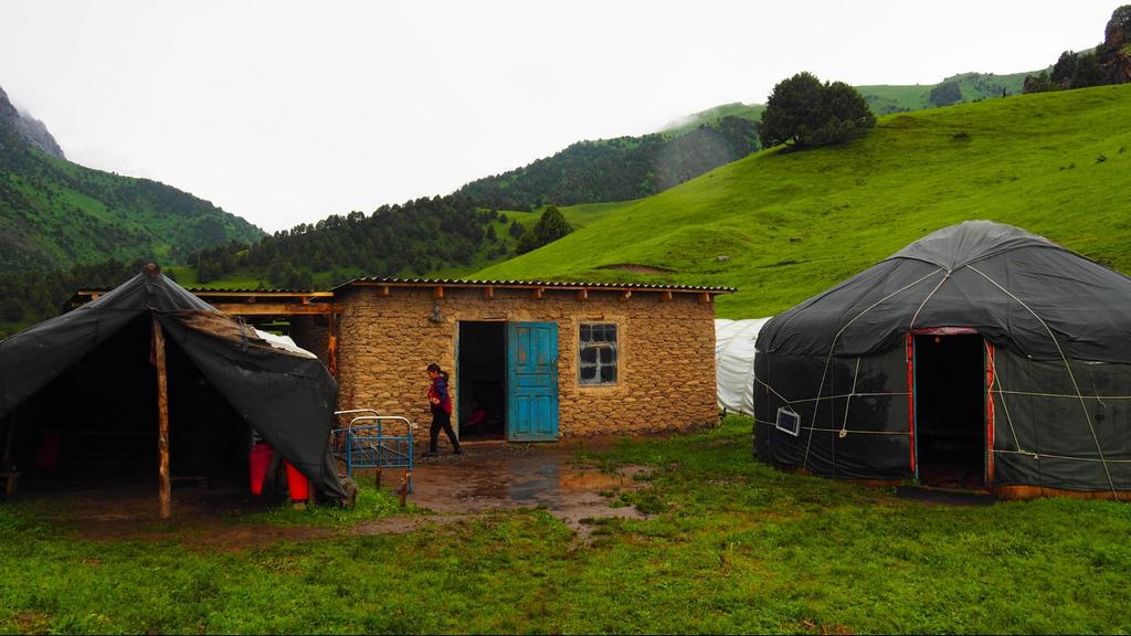 Hiking near Osh in Kyrgyzstan - Be a Nomad Hike 9 Trekking near Osh Kyrgyzstan - yurt camp - Journal of nomads