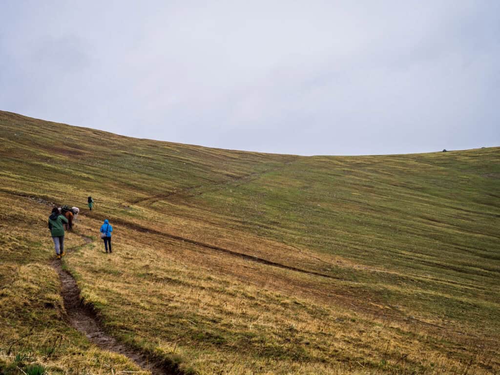 Hike Independently to Song Kul Lake in Kyrgyzstan with these 2 Great Itineraries 45 How to get to Song Kul Lake - Hiking to Song Kul Lake - Journal of Nomads