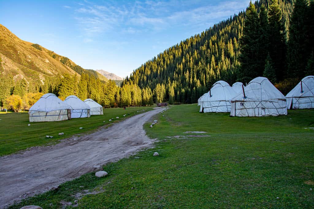 Rondreis Kirgizië in het Voor- en Najaar 2026: Avontuur, Canyons & Nomadencultuur 27 Yurt camp Kyrgyzstan Kok Jaiyk Valley Kok Jaiyk Valley - off-season Kyrgyzstan tour - Kyrgyzstan autumn - Kyrgyzstan spring