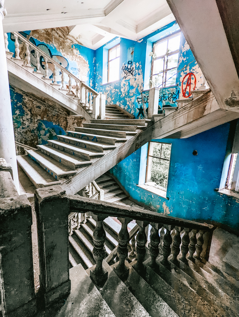 Tsakltubo Georgia - Places to visit in Georgia - Abandoned Soviet Buildings Georgia