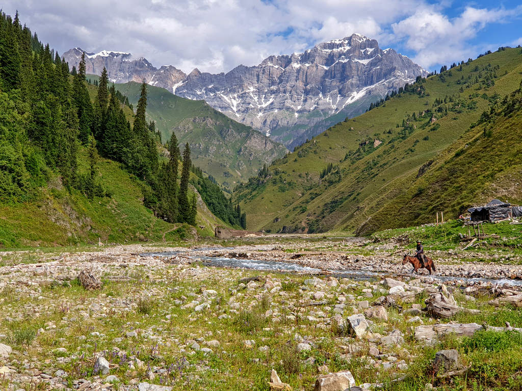 Paardrijden in Kirgizie: Feel Like A Nomad trektocht te Paard in Kirgizië 55 Kyrgyzstan Horse Riding Tour Sary Chelek Makmal Pass Journal of Nomads
