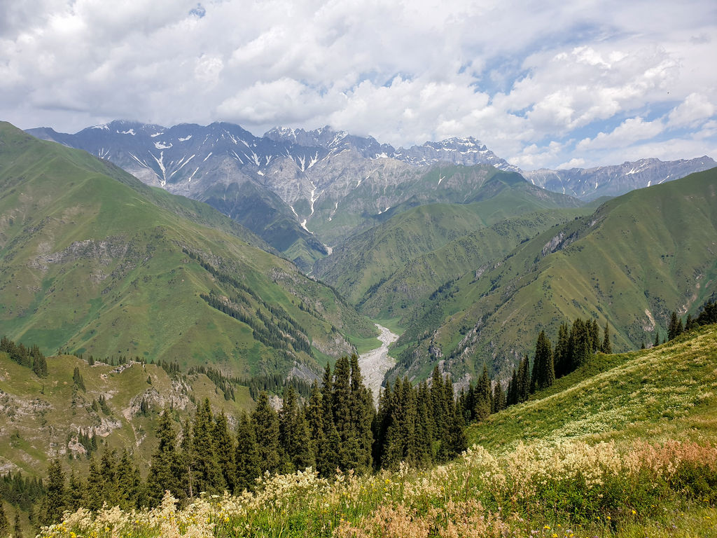 Paardrijden in Kirgizie: Feel Like A Nomad trektocht te Paard in Kirgizië 52 Kyrgyzstan Horse Riding Tour Ashuu Pass Sary Chelek