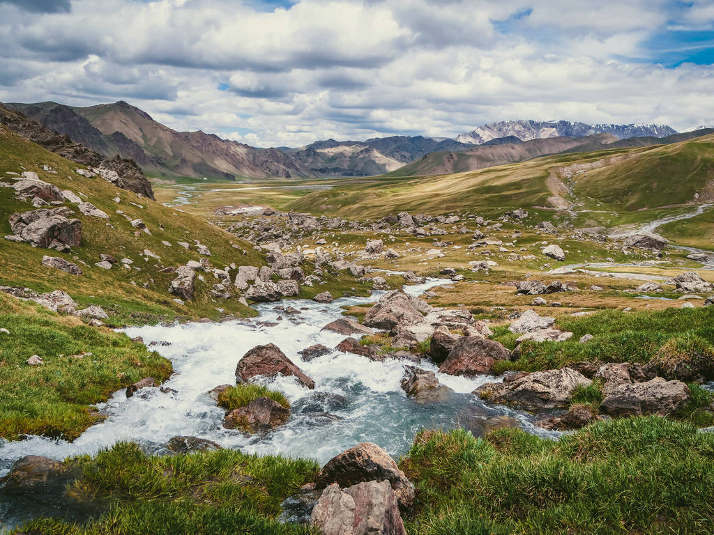 How to visit Kel Suu Lake Kyrgyzstan - The Complete Travel Guide
