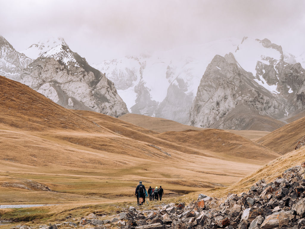 Kel Suu trek - hiking to Kel Suu - how to get to kel suu lake kyrgyzstan - kel suu travel guide