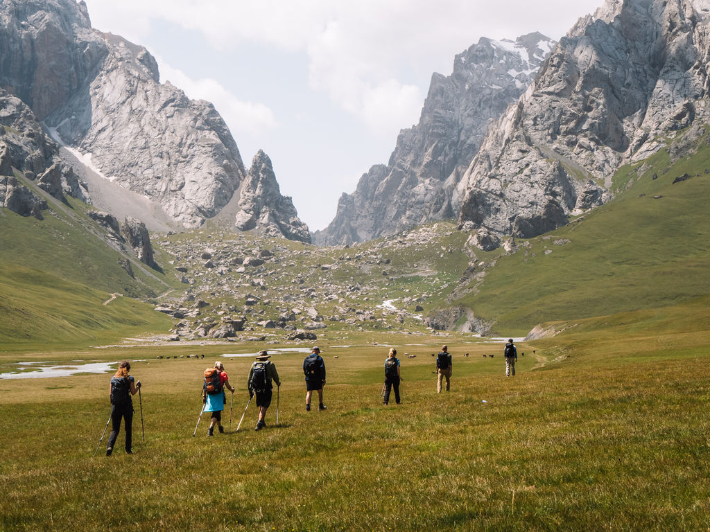 Kel Suu trek - hiking to Kel Suu - how to get to kel suu lake kyrgyzstan - kel suu travel guide
