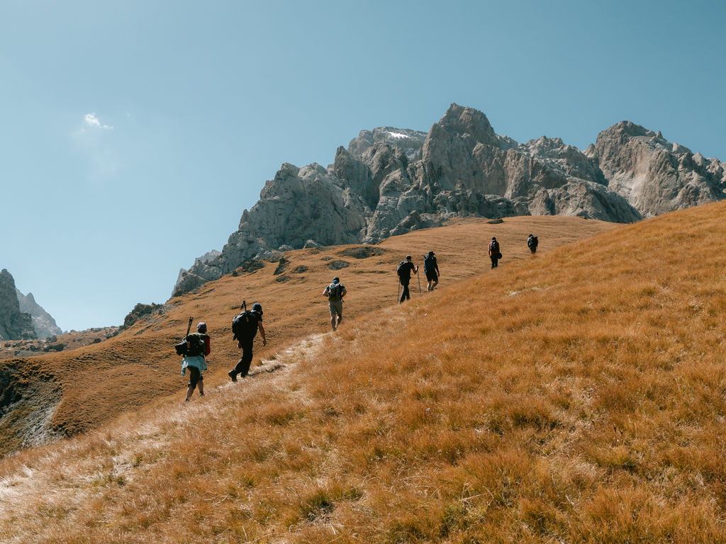 Kel Suu trek - hiking to Kel Suu - how to get to kel suu lake kyrgyzstan - kel suu travel guide