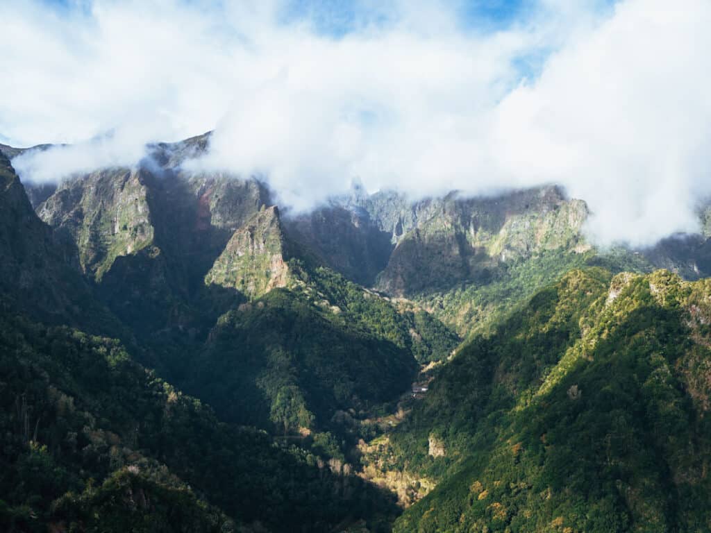 Madeira Travel Guide: 20 useful Things To Know Before You Go 34 Verada dos Balcoes - Central Madeira - Madeira Climate - hiking guide Madeira
