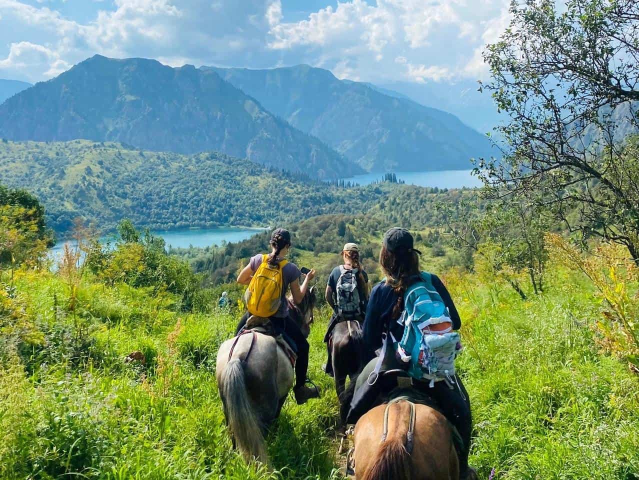 Feel Like a Nomad Horse riding tour Kyrgyzstan - Horseback riding trip Kyrgyzstan - horse tour Kyrgyzstan