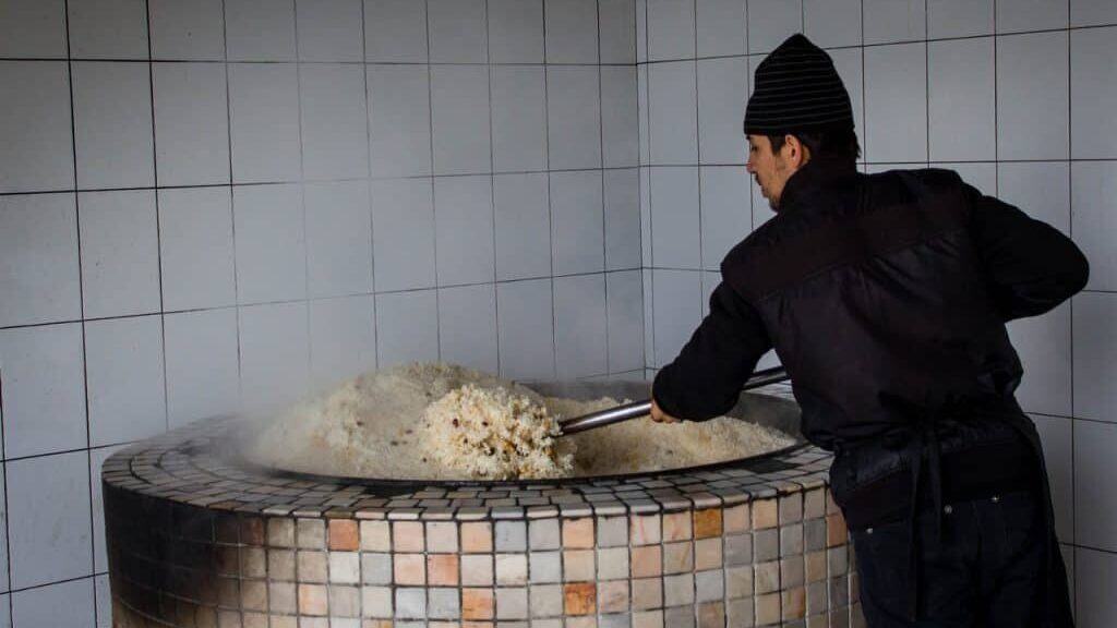 Tajikistan food: 10 delicious dishes and Central Asian delicacies to try 7 Backpacking to Uzbekistan - Everything you need to know- food in Uzbekistan - plov - Journal of Nomads